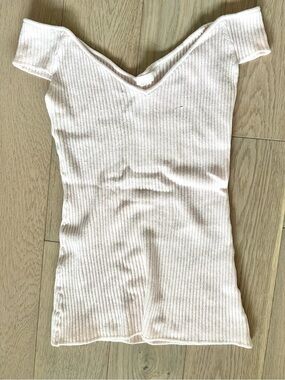 H&M Light Pink Ribbed V‑Neck Short Sleeve Top